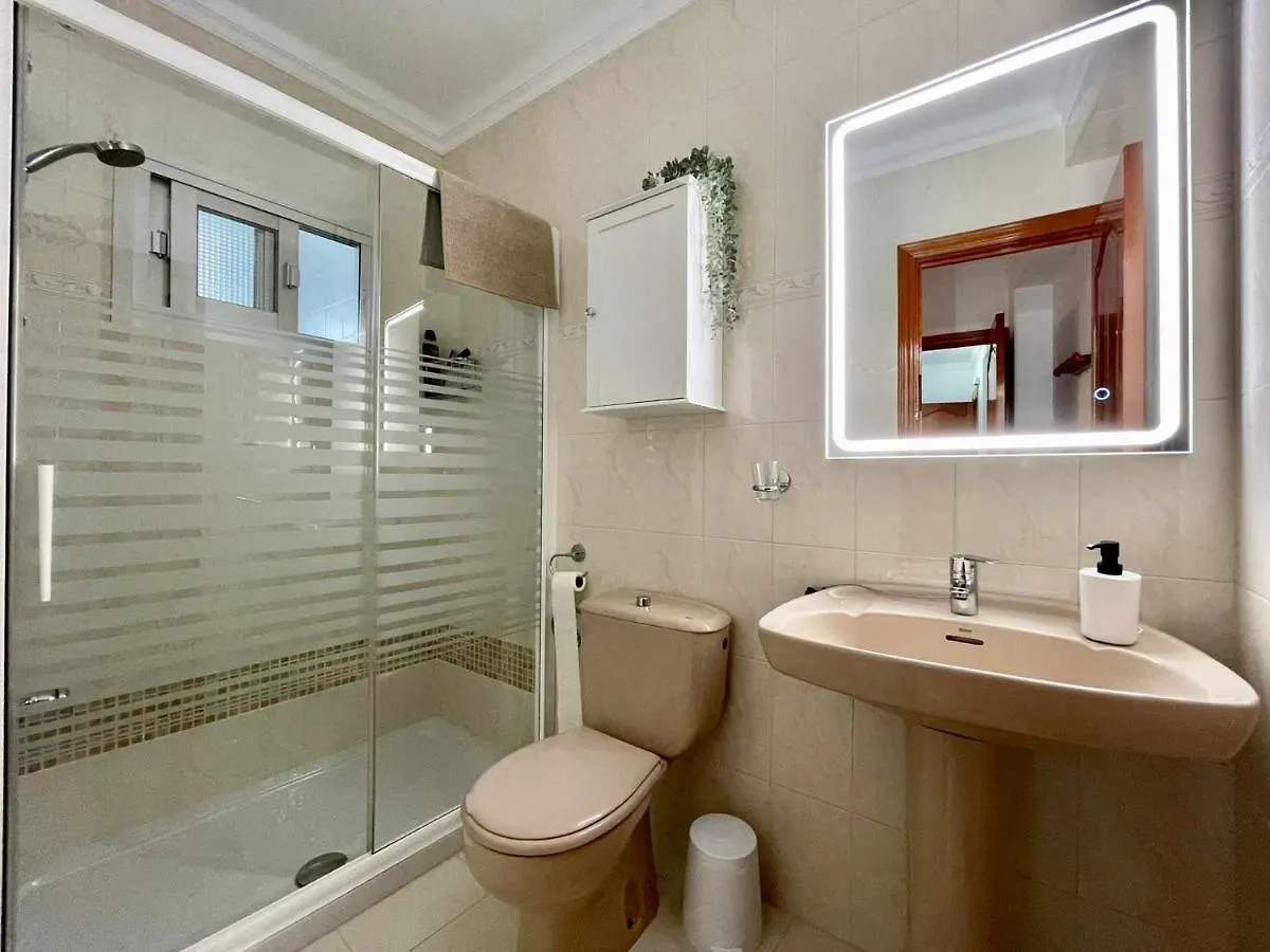 Apartamento De 3 Dorm En Pleno Centro De Nerja Apartmán